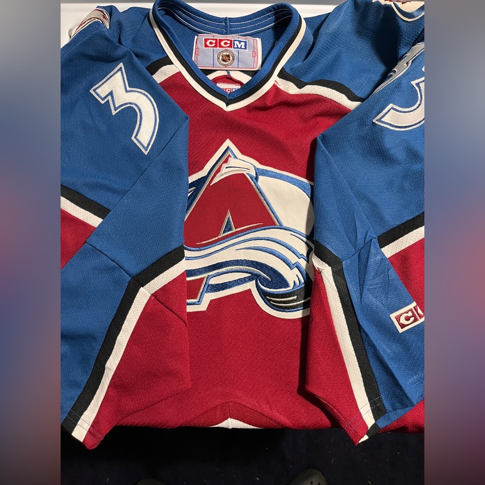 Vintage Colorado Avalanche NHL Authentic “Patrick Roy” (33) Jersey, size XL